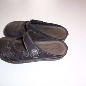Flexus Vegan Slide Sandals with Velcro Closure Euro 37 US Size 6.5